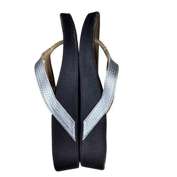 Olukai ‘Ola’ Silver Leather Platform/Wedge Sandals – Women’s Sz 7 - Picture 5 of 9